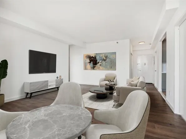 4-74 48th Avenue 39J image 2 of 22