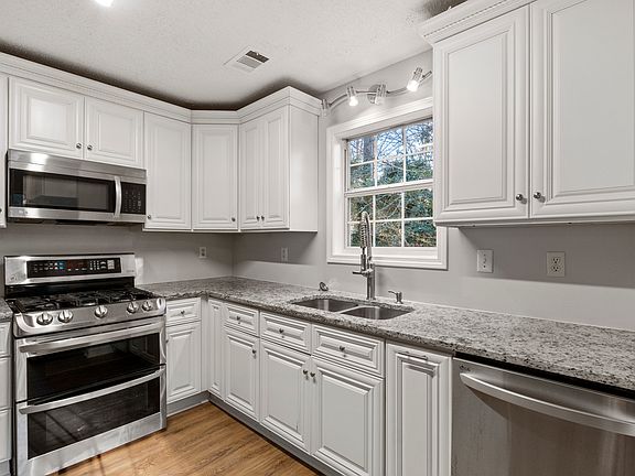 3rd image of 1012 Crown River Pkwy