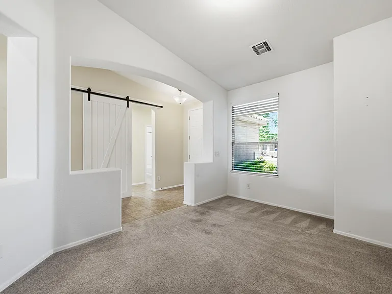 8407 W Myrtle Ave — Photo 4