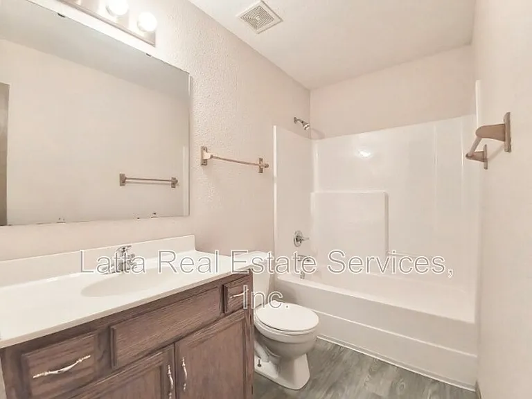 715 W 26th St #B — Photo 13