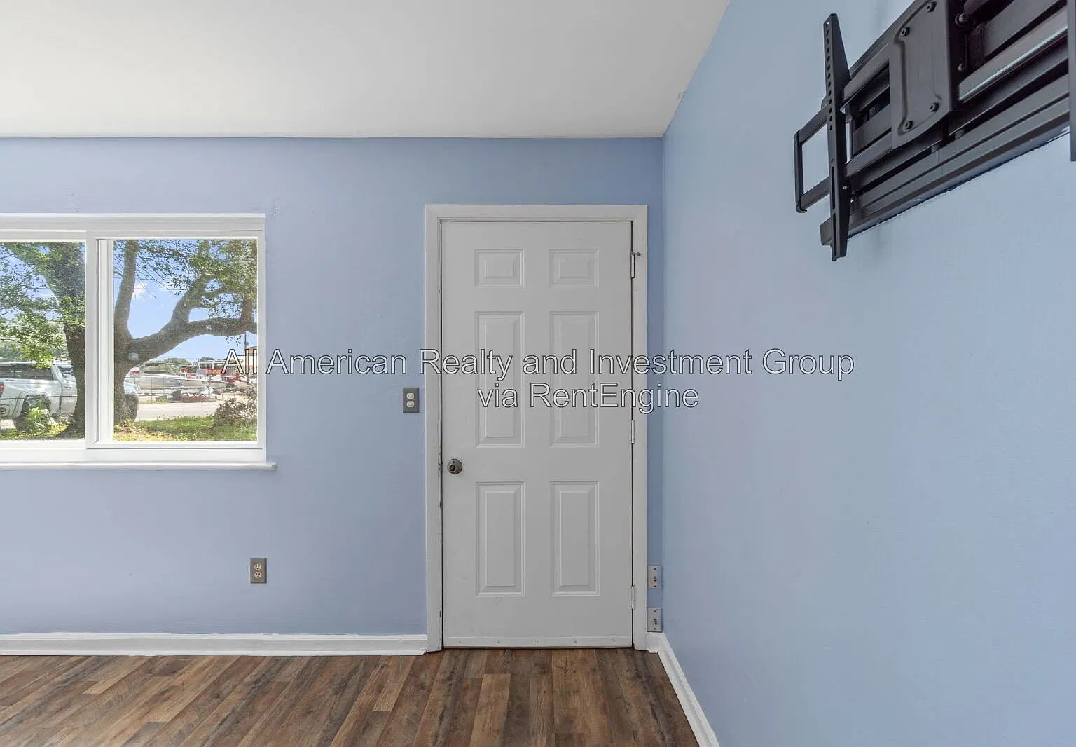 2 bed, 1.0 bath, 925 sqft, $1,900 — Photo 3