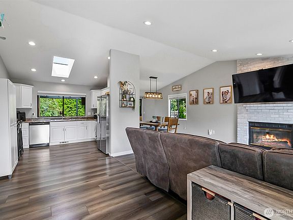 4th image of 7015 67th Street NE