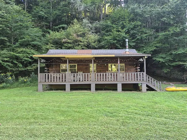 654 Creekside Dr, Dugspur, VA 24325