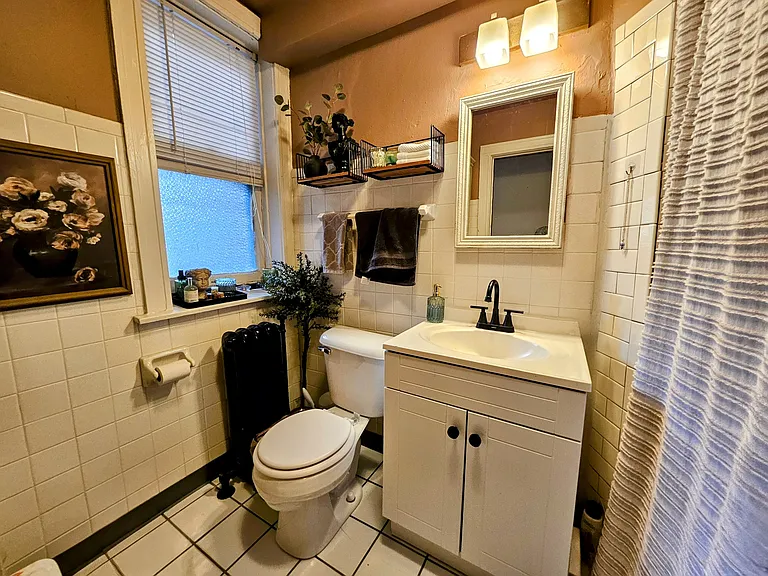 2575 N Stowell Ave #D — Photo 7