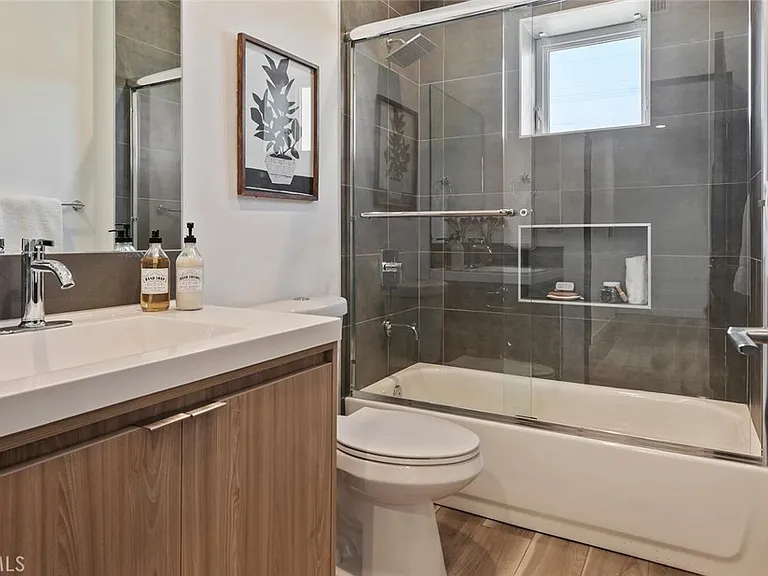 13538 Vanowen St #4 — Photo 30