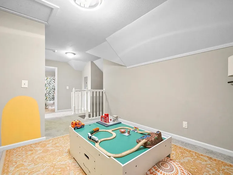 2200 Fairfax Dr — Photo 20