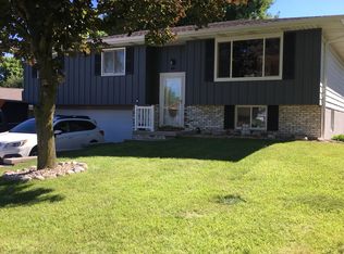 105 Kickapoo Dr, East Peoria, IL 61611