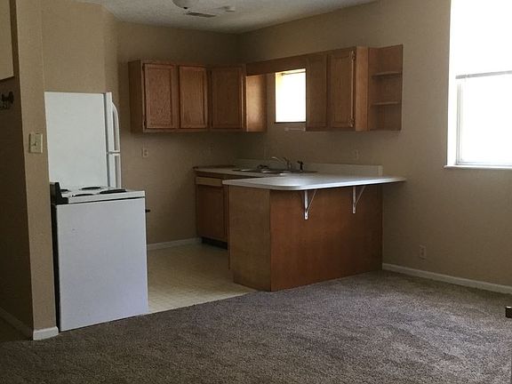 4th image of 700 S 6th St APT 4