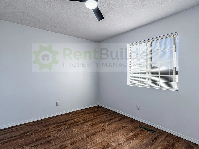 8309 Crimson Ave NE — Photo 17