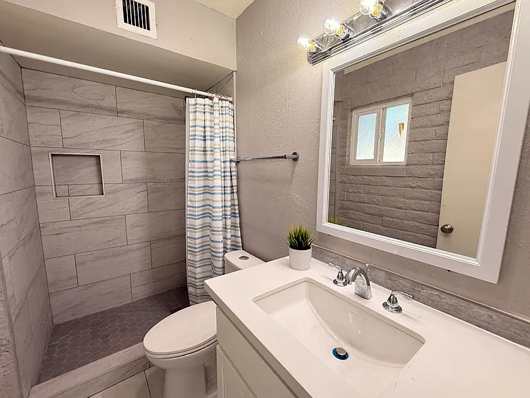 1122 S McClintock Dr #A — Photo 11