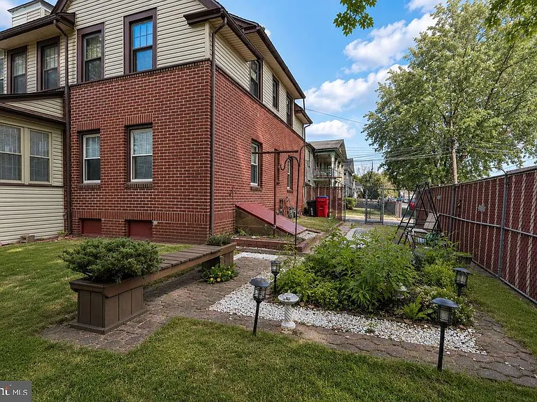 1902 Trenton Ave — Photo 5