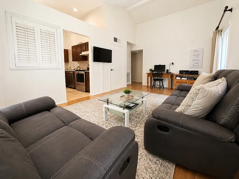 7704 Independence Dr — Photo 13