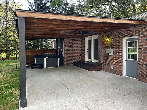 2nd image of 823 S Eickhoff Rd