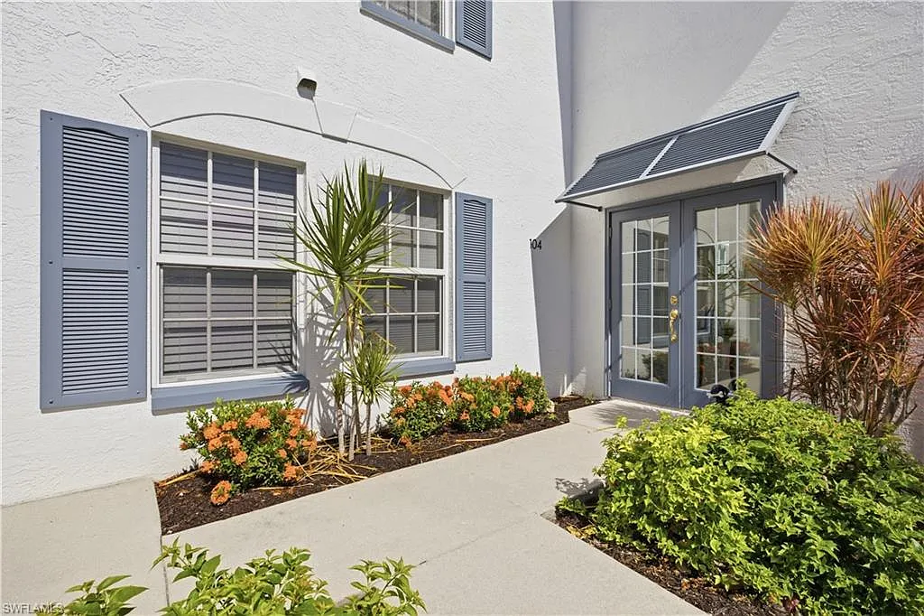 2 bed, 2.0 bath, 1425 sqft, $8,800 — Photo 2