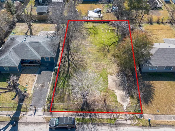 5758 Belcrest St, Houston, TX 77033
