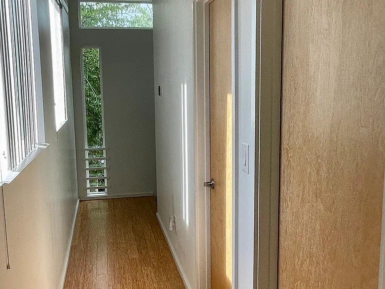 W Mary St — Photo 18