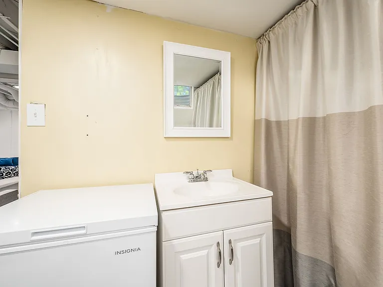 2048 Jervis Rd — Photo 28