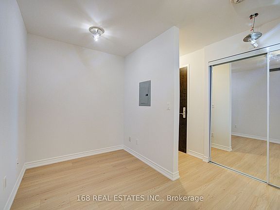 5th image of 761 Bay St #2809