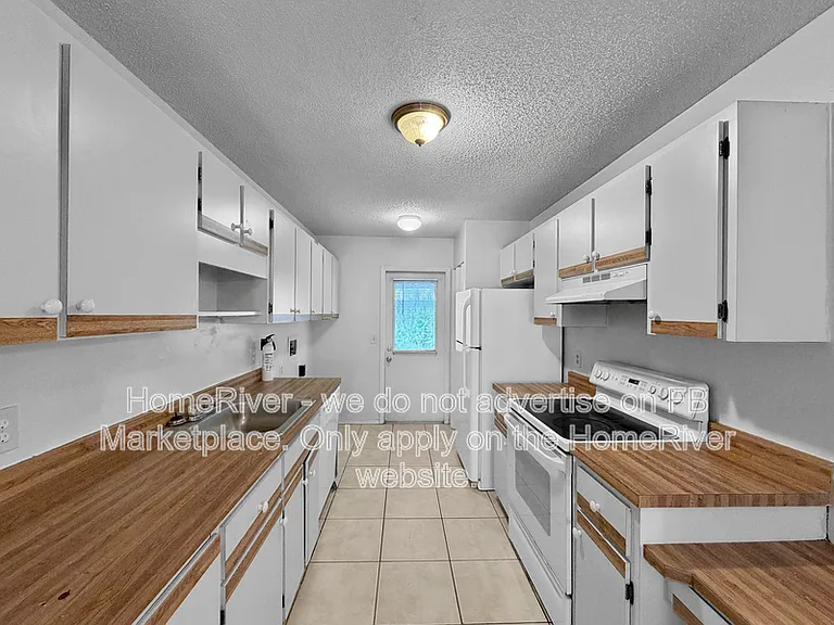 459 E Rosewood Ln #157 — Photo 2