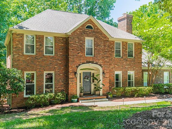 3rd image of 506 Abbotsford Ct