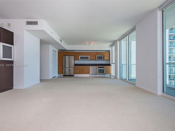 5th image of 253 NE 2nd St APT 3805