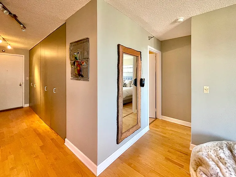 111 W Maple St #1605 — Photo 8