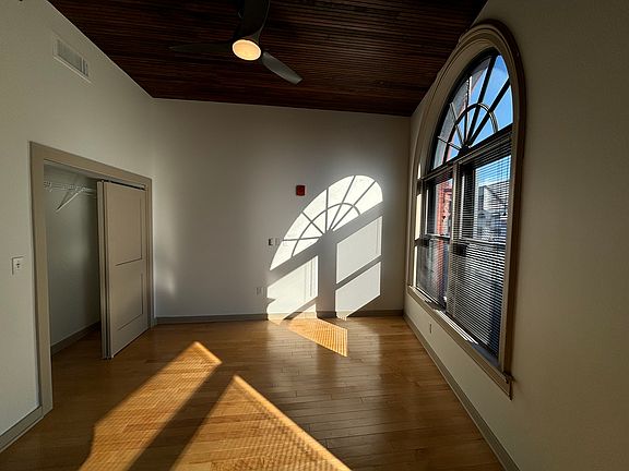 5th image of 115 W Galena Blvd #305