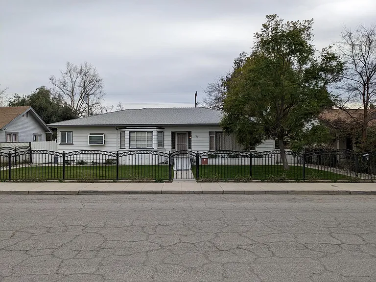 215 Jefferson St — Photo 1