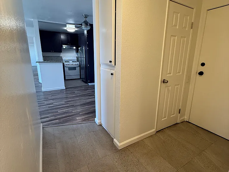 1600 W Carson St #212 — Photo 3