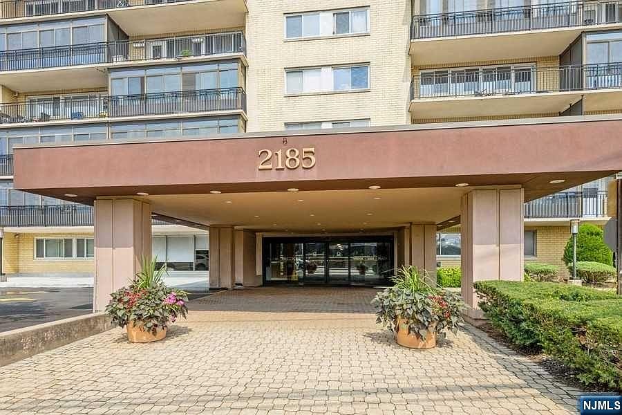 1st image of 2185 Lemoine Ave #4K