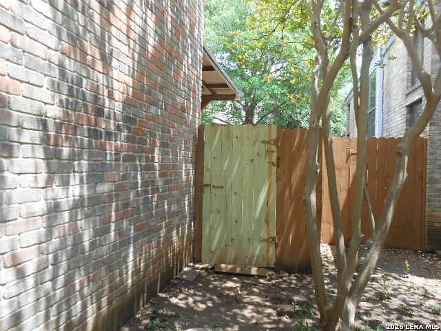 6044 Glen Heather — Photo 6