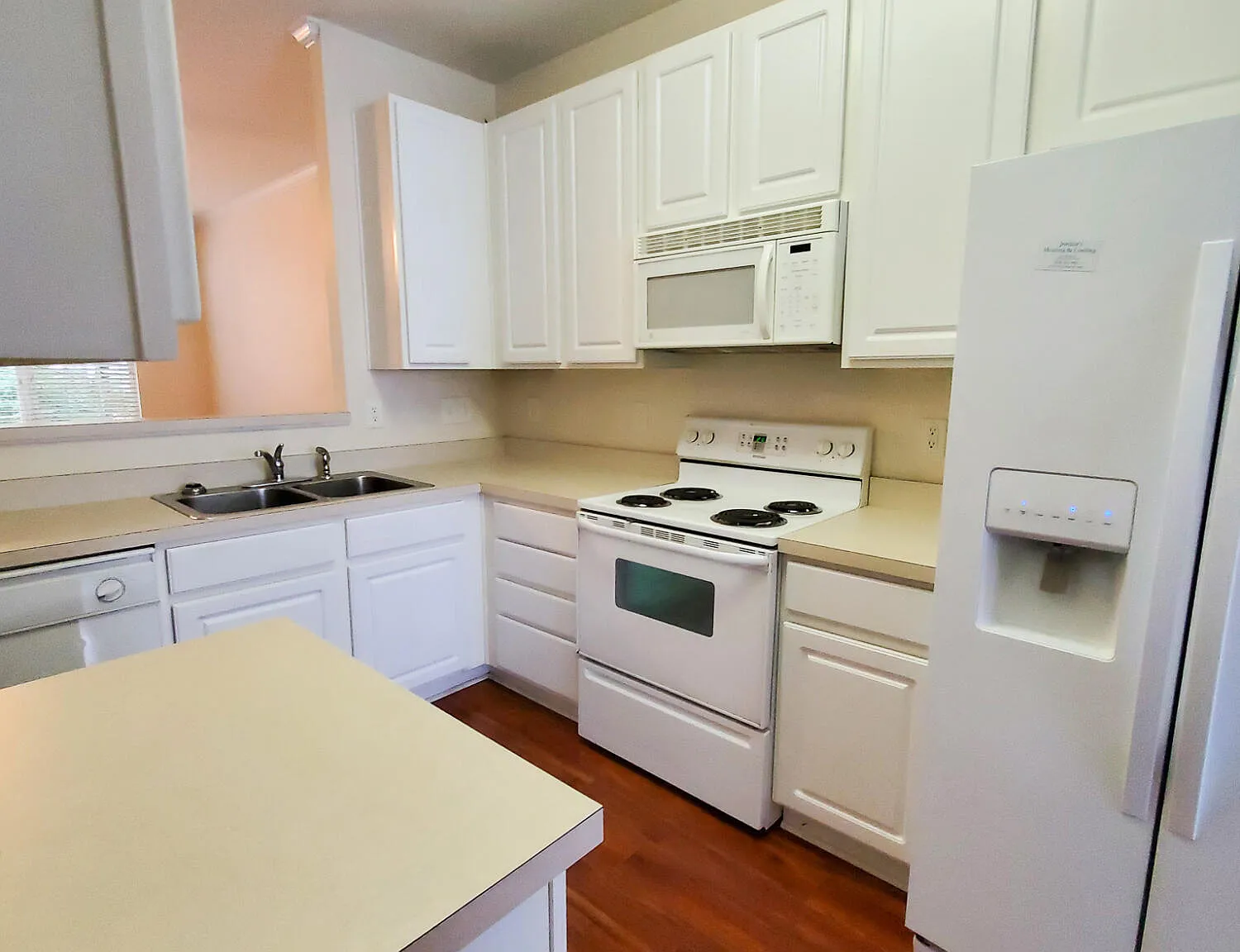 2 bed, 2.5 bath, 1383 sqft, $1,725 — Photo 4