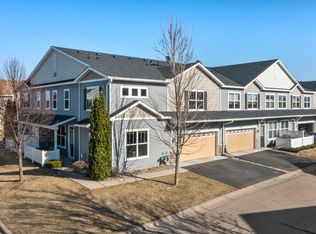 1825 Columbia Ln UNIT 8, Chanhassen, MN 55317