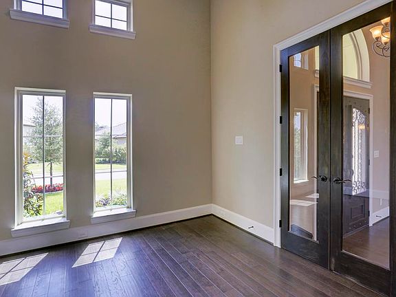 3rd image of 19 Pondera Point Dr