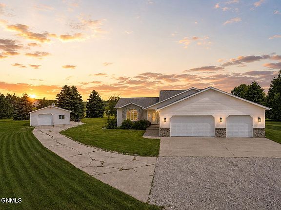 2nd image of 520 Crestland Pl