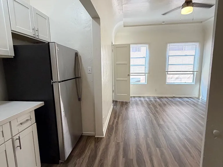 111 S Manhattan Pl #206 — Photo 2