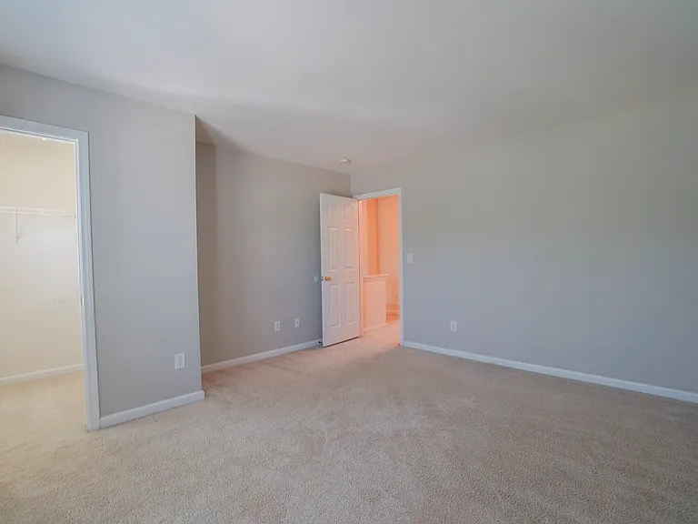 6021 Queens Walk Ct — Photo 5