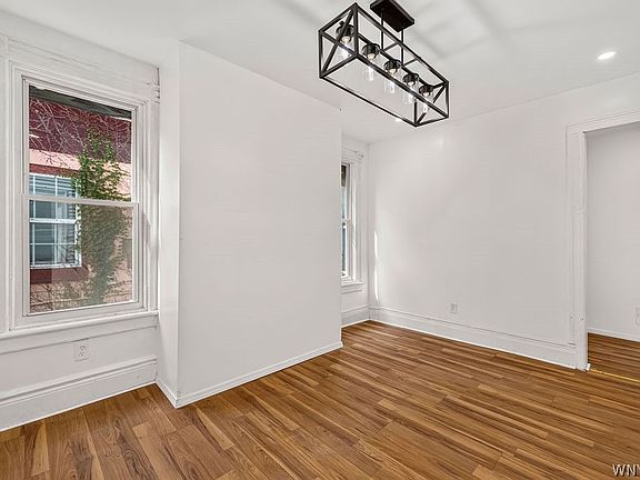 5th image of 212 Chester St