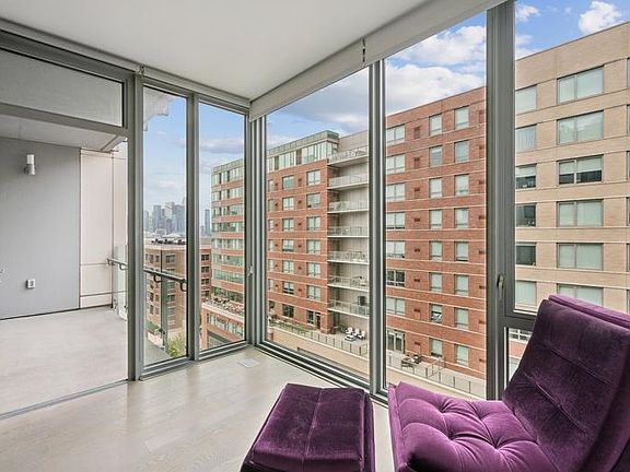 4th image of 9 Avenue At Port Imperial #818