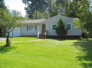 135 Deerfield Dr, Northampton, MA 01062
