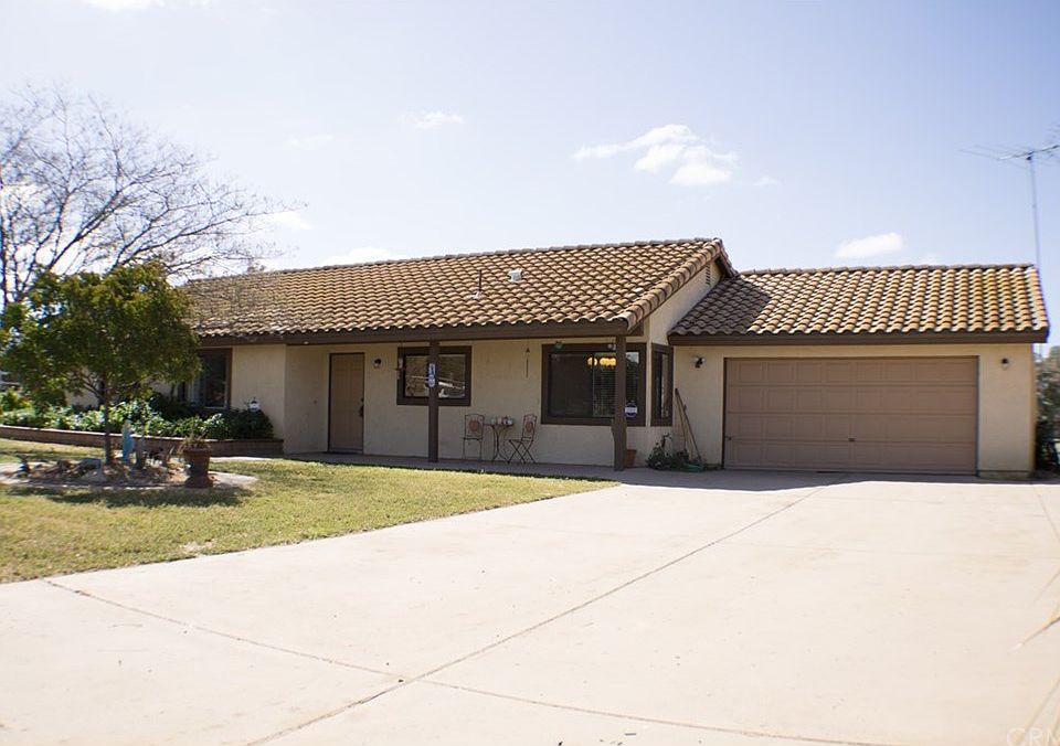 2nd image of 32571 Galleano Ave