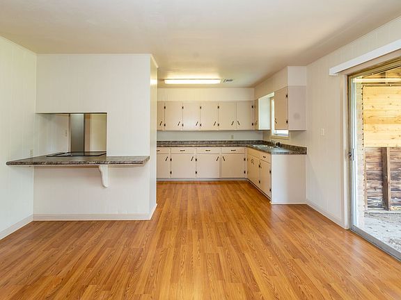 5th image of 2705 California Ave