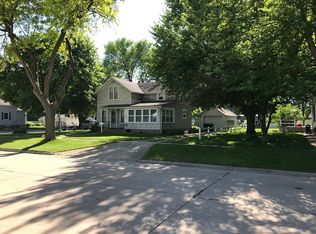 301 7th Ave NW, Independence, IA 50644