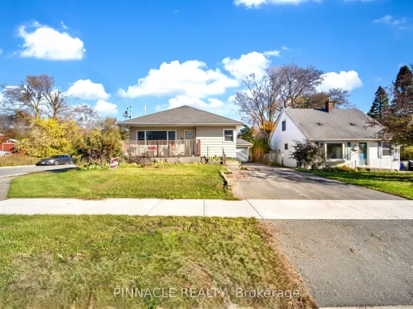 183 Duckworth St, Barrie, ON L4M 3W6