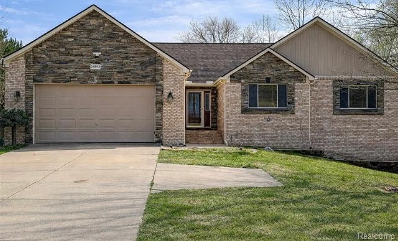 4 bed, 1700 sqft, $2,800 — Photo 2