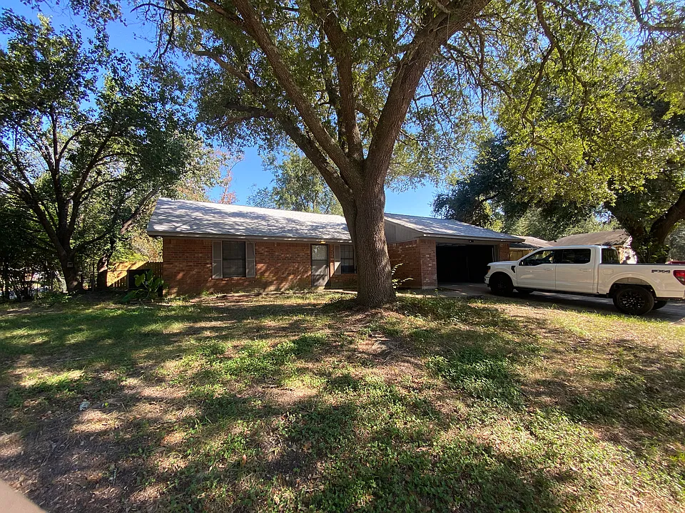 726 Texas Oak St