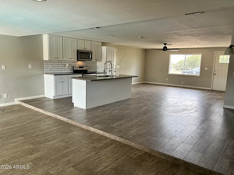 14010 N 40th Pl — Photo 5