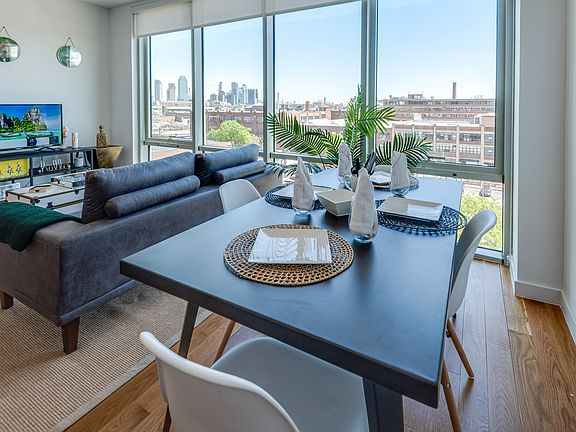 3rd image of 211 McGuinness Blvd APT 817