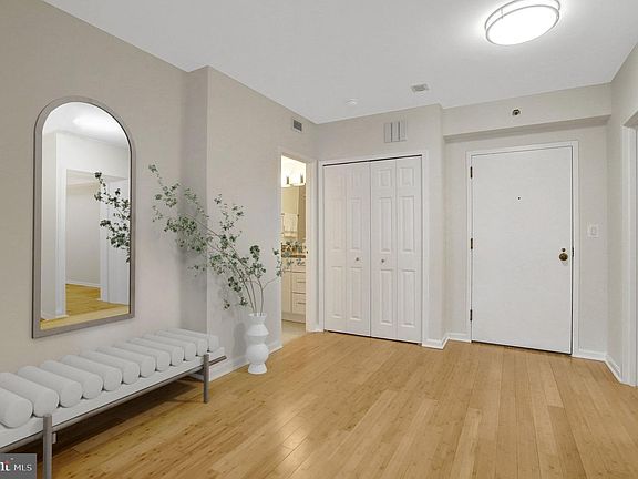 3rd image of 1805 Crystal Dr APT 1014S