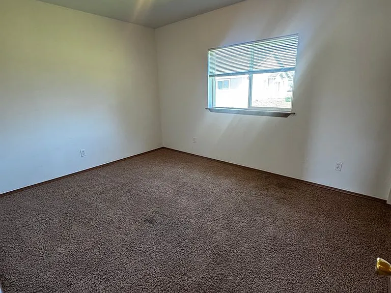 1208 W Malaga Ave — Photo 10